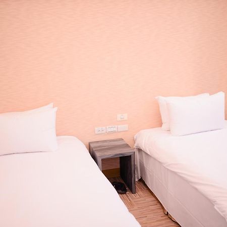 Kiwi Express Hotel - Chenggong Rd Тайджун Екстериор снимка