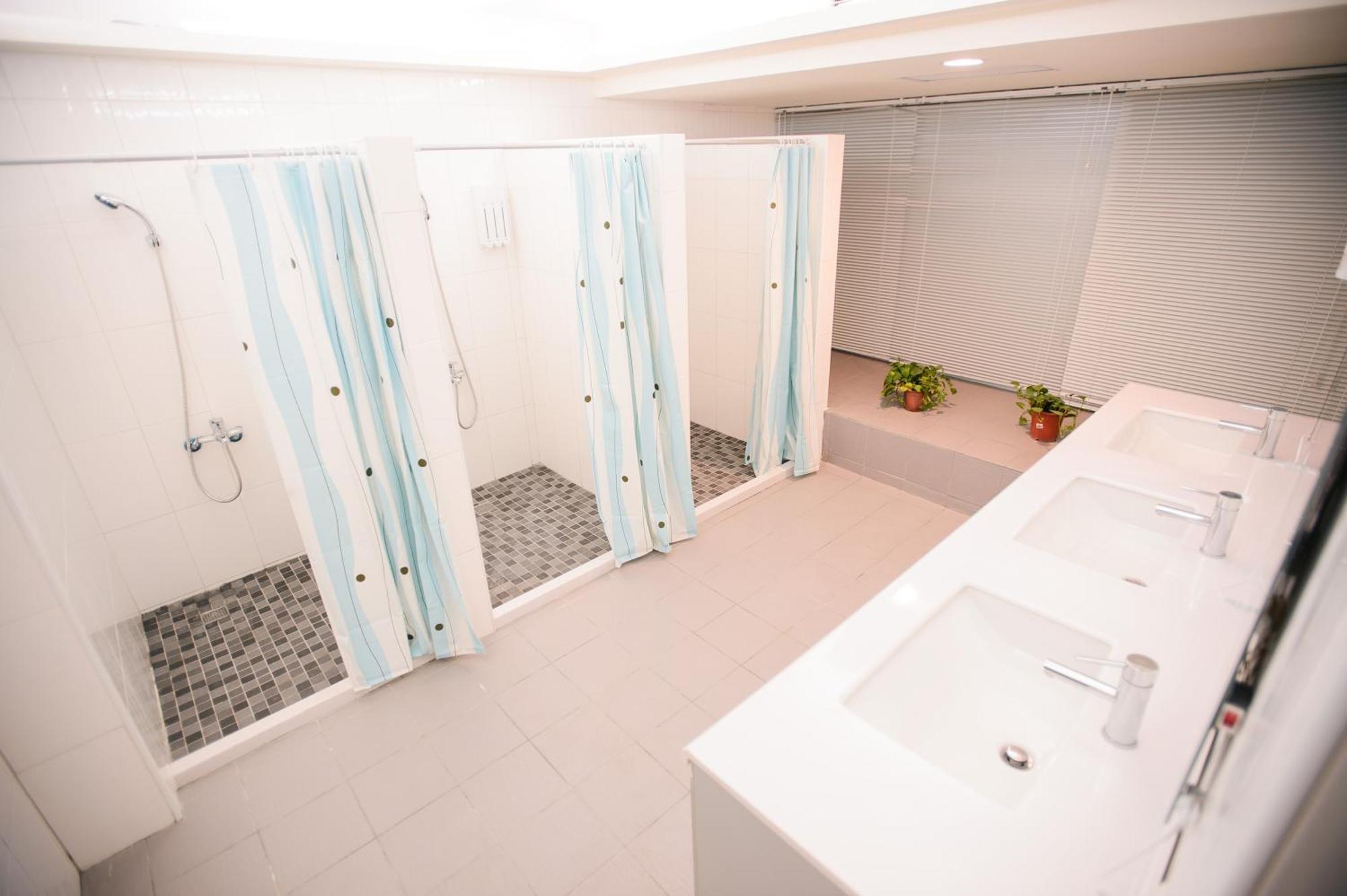 Kiwi Express Hotel - Chenggong Rd Тайджун Екстериор снимка