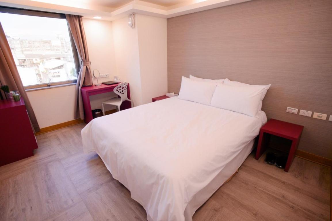 Kiwi Express Hotel - Chenggong Rd Тайджун Екстериор снимка