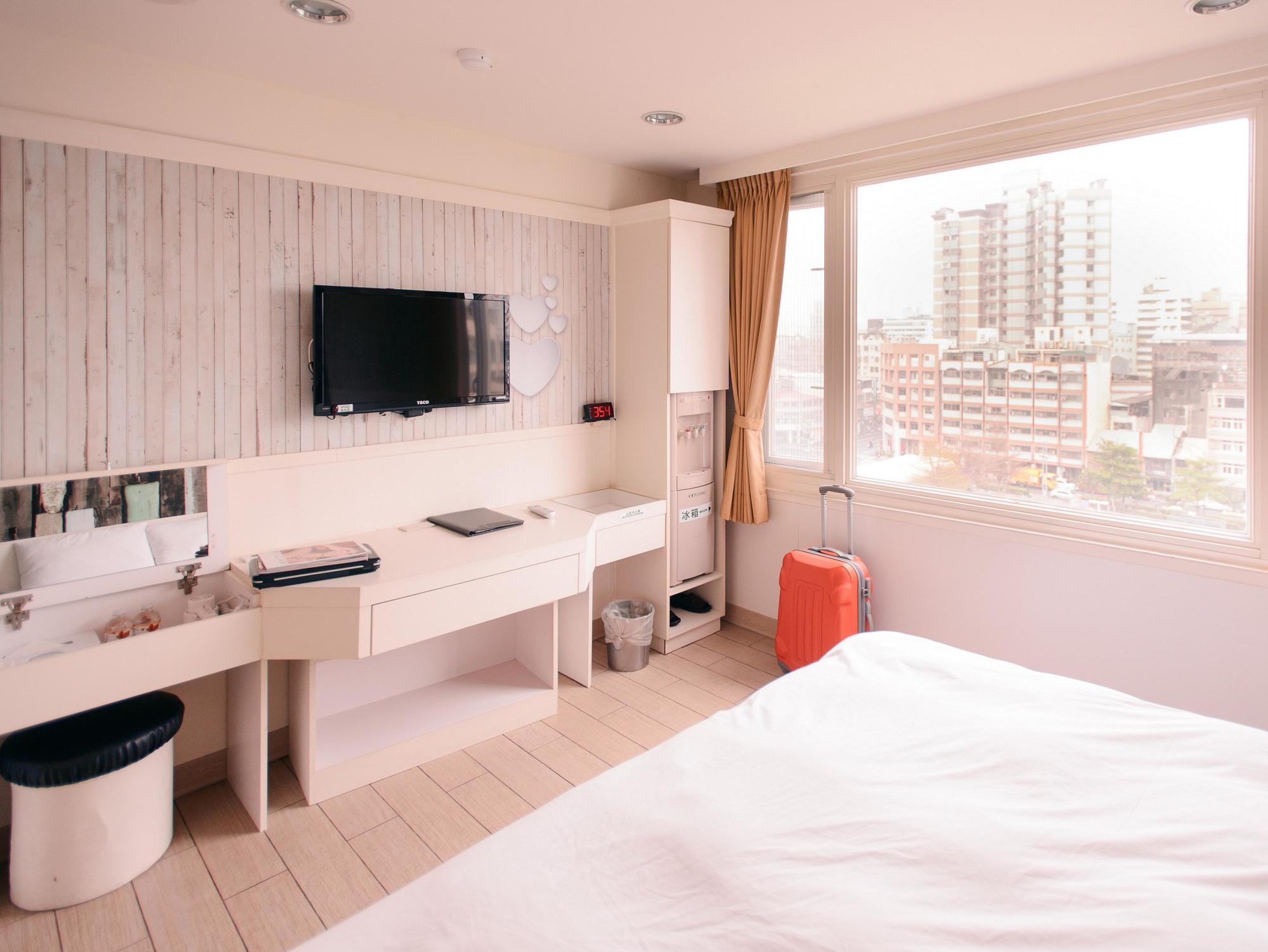 Kiwi Express Hotel - Chenggong Rd Тайджун Екстериор снимка