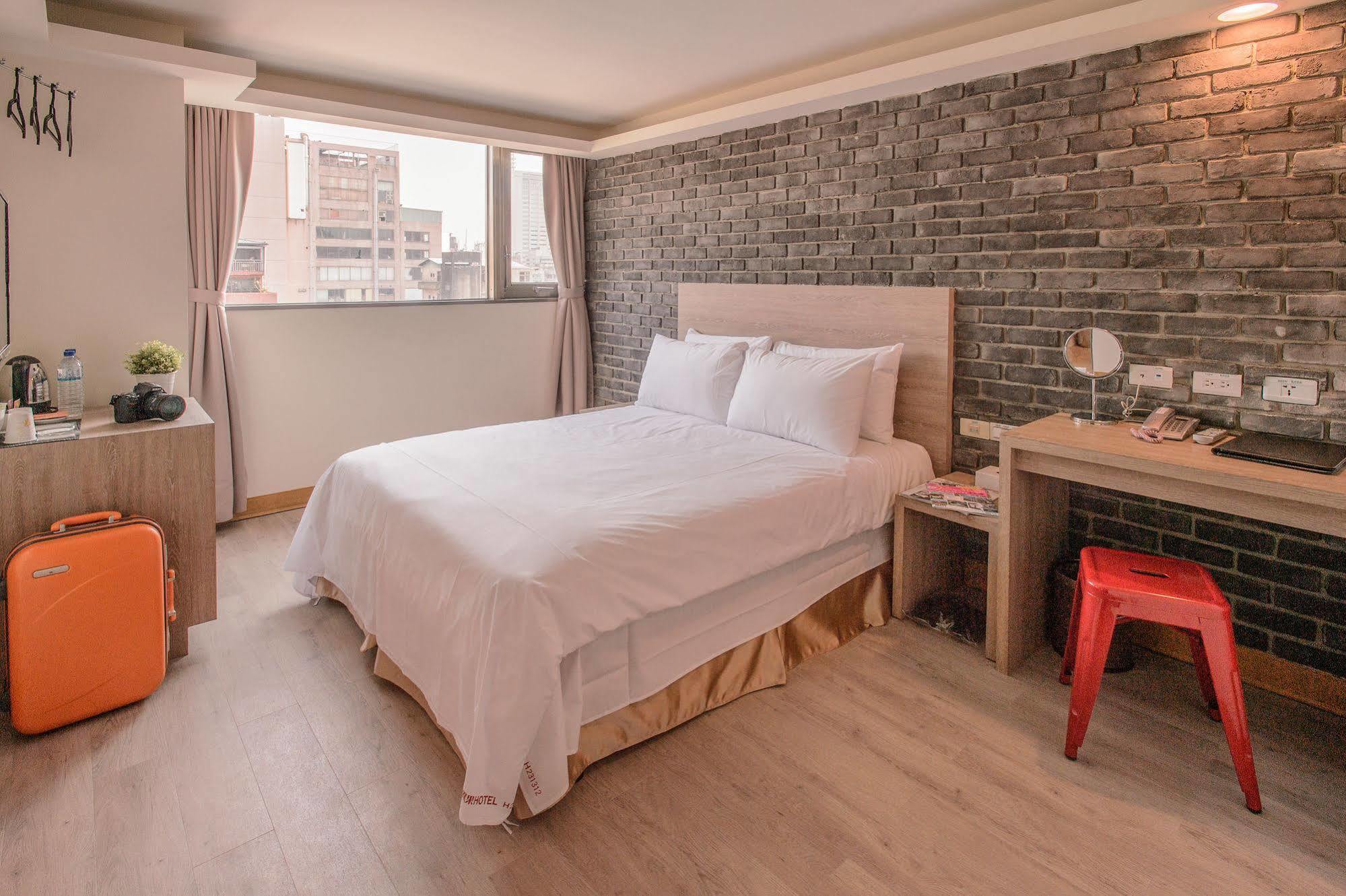 Kiwi Express Hotel - Chenggong Rd Тайджун Екстериор снимка