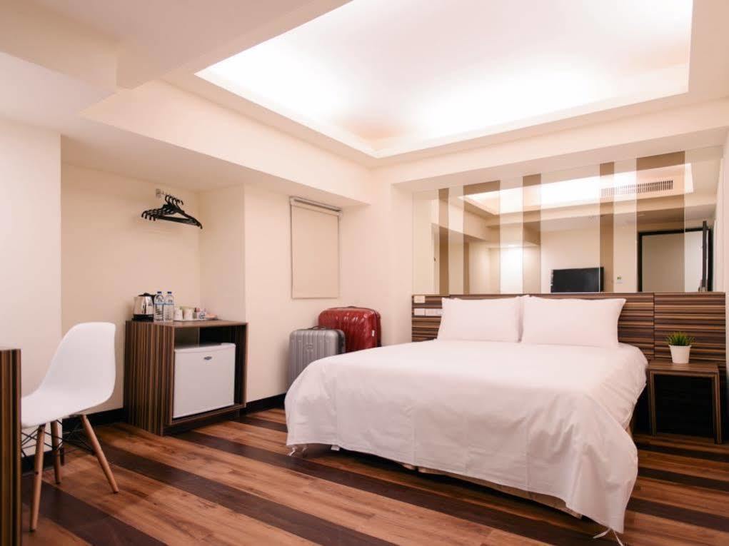 Kiwi Express Hotel - Chenggong Rd Тайджун Екстериор снимка