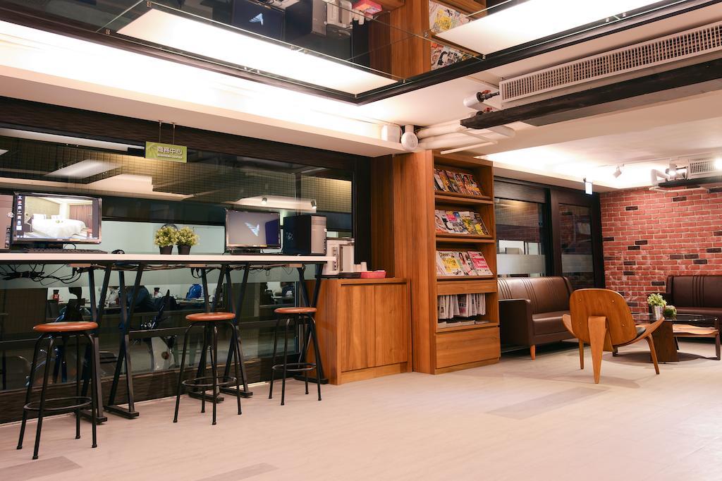 Kiwi Express Hotel - Chenggong Rd Тайджун Екстериор снимка
