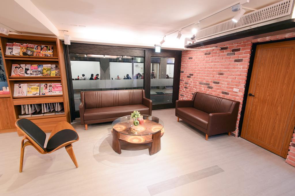 Kiwi Express Hotel - Chenggong Rd Тайджун Екстериор снимка