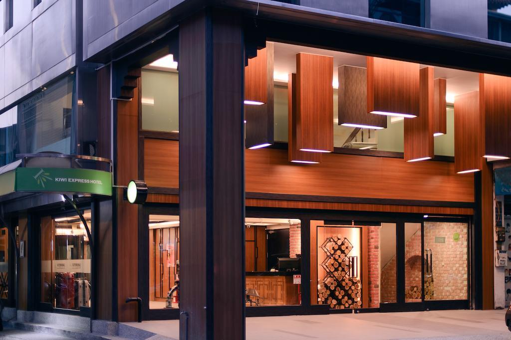 Kiwi Express Hotel - Chenggong Rd Тайджун Екстериор снимка